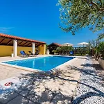 Dom wakacyjny House Simoni With Pool, Zadar County