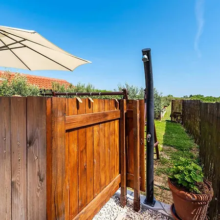 House Simoni With Pool, Zadar County * Privlaka (Zadar)