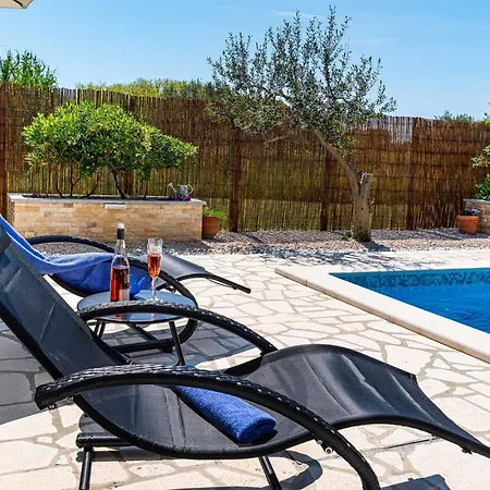 House Simoni With Pool, Zadar County Σπίτι διακοπών