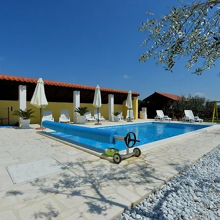 House Simoni With Pool, Zadar County 펜션 *