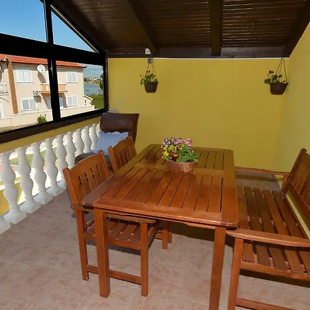 House Simoni With Pool, Zadar County 프리블라카