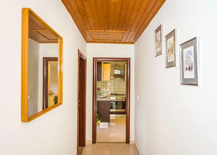 House Simoni With Pool, Zadar County Привлака