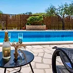 House Simoni With Pool, Zadar County *