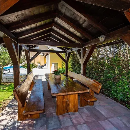 Сasa de vacaciones House Simoni With Pool, Zadar County *