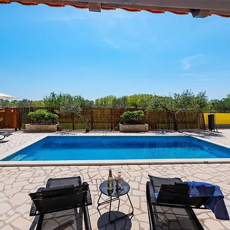 Ferienhaus House Simoni With Pool, Zadar County Privlaka (Zadar)