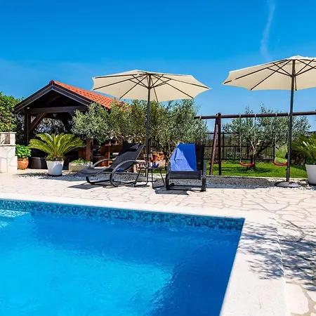 House Simoni With Pool, Zadar County Ferienhaus Privlaka (Zadar)