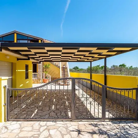Сasa de vacaciones House Simoni With Pool, Zadar County