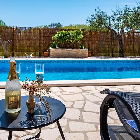 House Simoni With Pool, Zadar County *