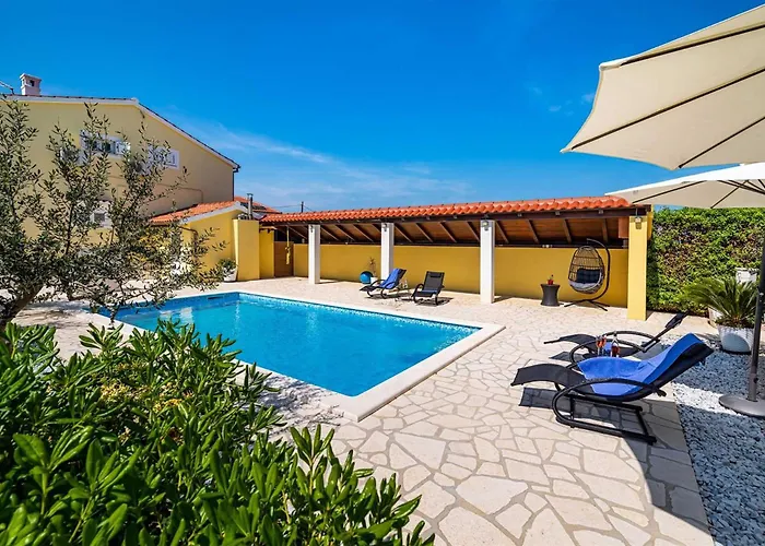 House Simoni With Pool, Zadar County * Privlaka (Zadar)