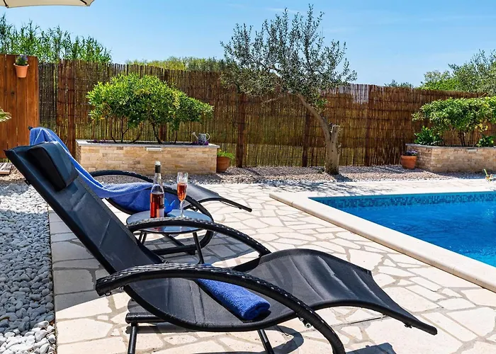 House Simoni With Pool, Zadar County Tatil Evi