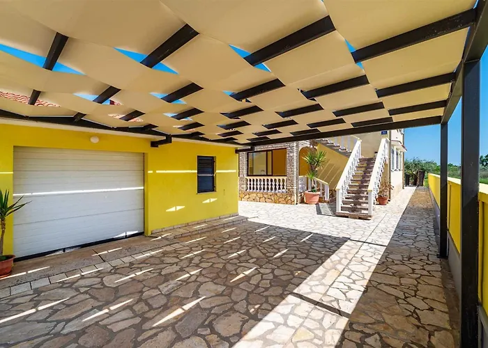 House Simoni With Pool, Zadar County *