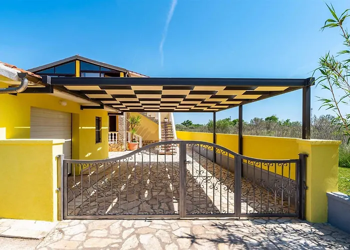 Tatil Evi House Simoni With Pool, Zadar County