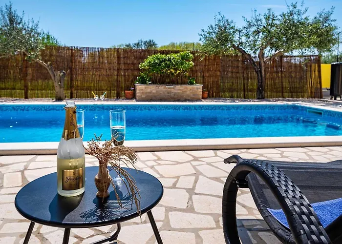 House Simoni With Pool, Zadar County *