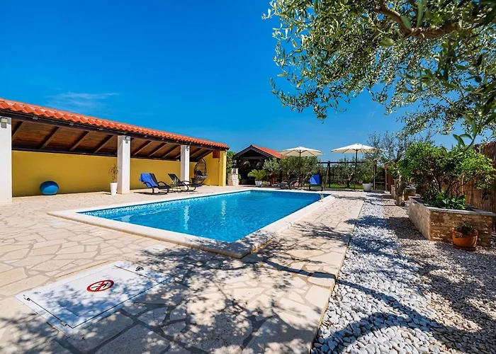 Tatil Evi House Simoni With Pool, Zadar County