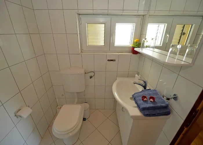 House Simoni With Pool, Zadar County Tatil Evi *