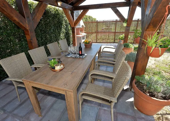 House Simoni With Pool, Zadar County Prázdninový dům *